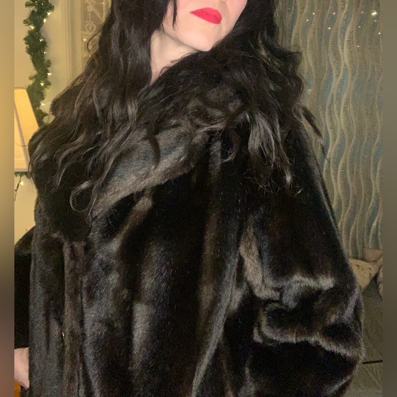 Luxurious Vintage 60s-70s Mincara Black/Brown Faux Fur Coat - Picture 4 of 16